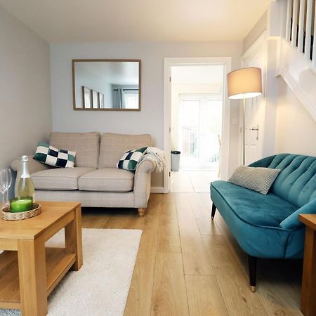 Relaxing 2-Bed Coastal Escape In Port Talbot Apartment Exterior photo