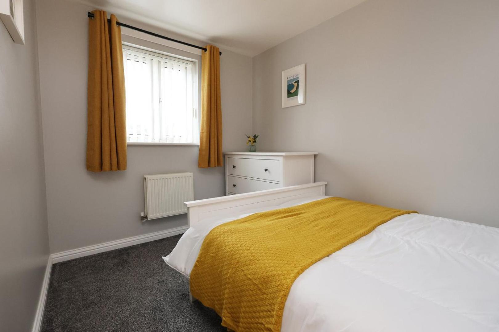 Relaxing 2-Bed Coastal Escape In Port Talbot Apartment Exterior photo