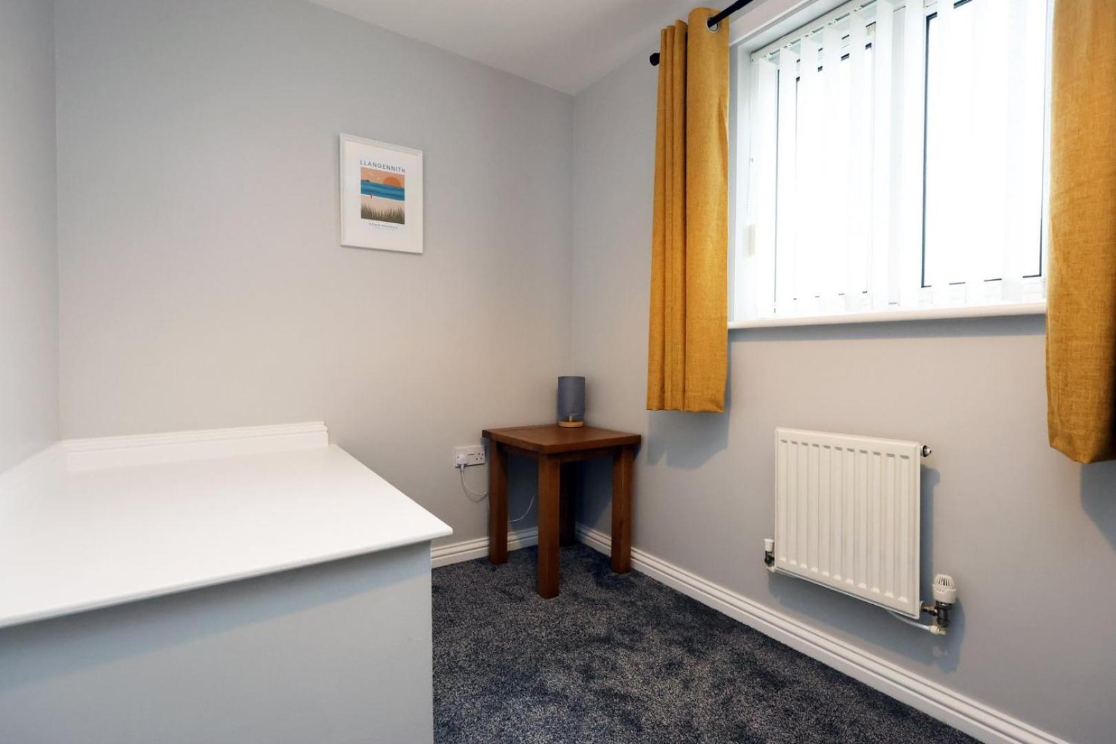 Relaxing 2-Bed Coastal Escape In Port Talbot Apartment Exterior photo
